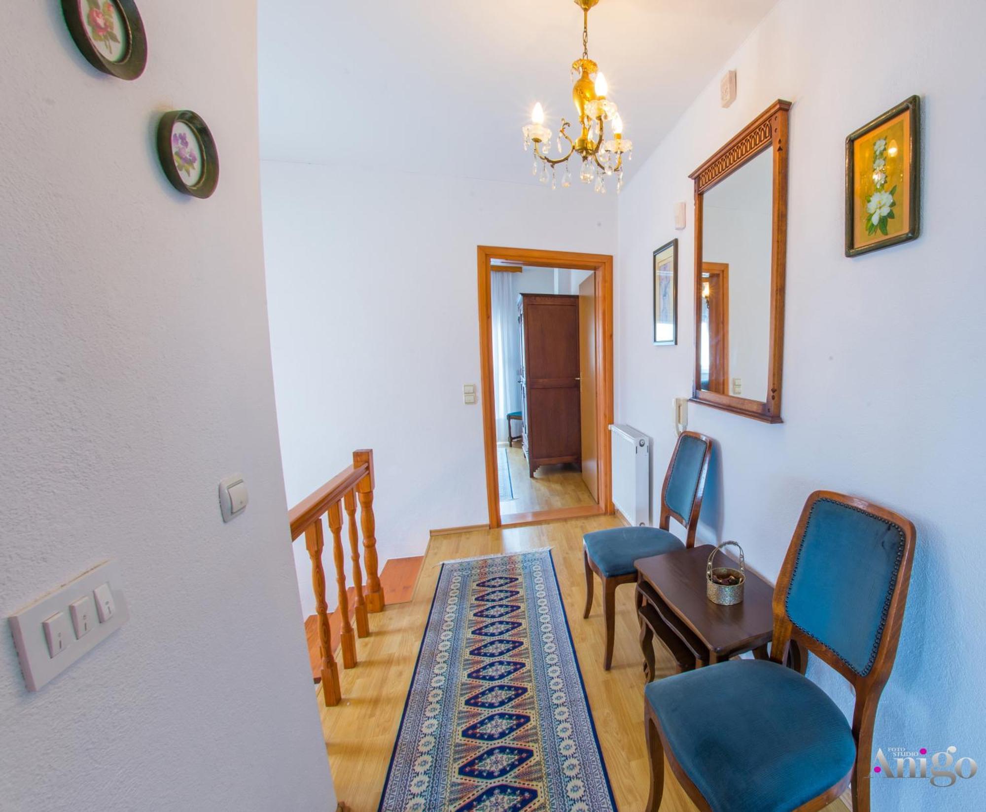 Apartment Ado